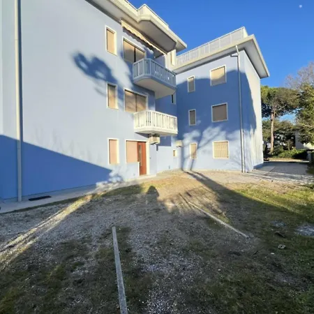 Luminous In Lido Dei Pini Apartmán