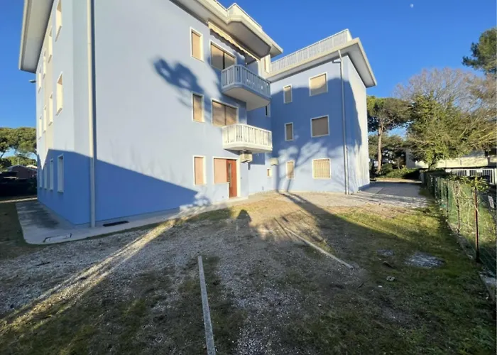 Luminous In Lido Dei Pini Apartament