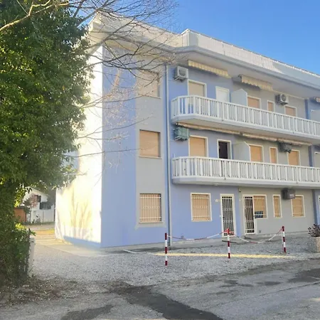 Luminous In Lido Dei Pini 아파트 비비오네