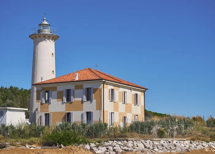 Luminous In Lido Dei Pini Apartman *